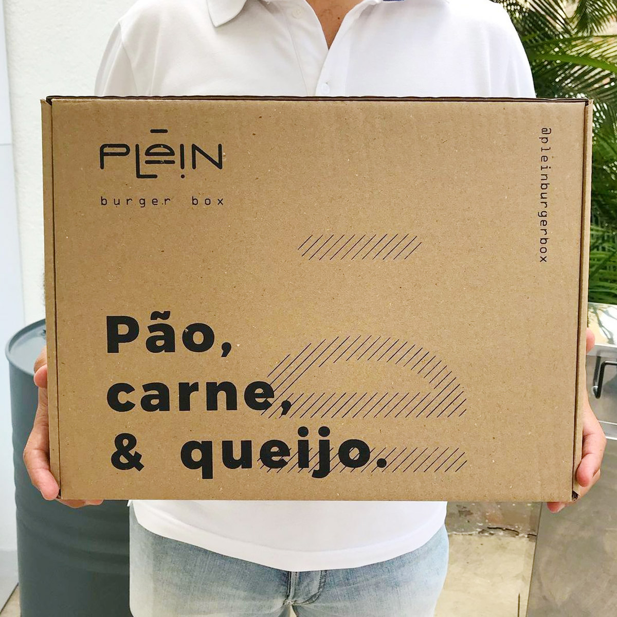 Plein Burger packaging food